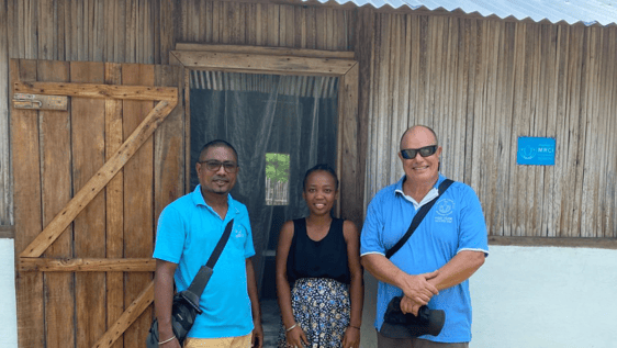Clinic and nurse in Ampohana