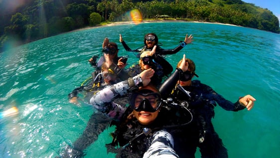 Volunteers in the warm waters of Fiji, participating in Projects Abroad's shark conservation project.