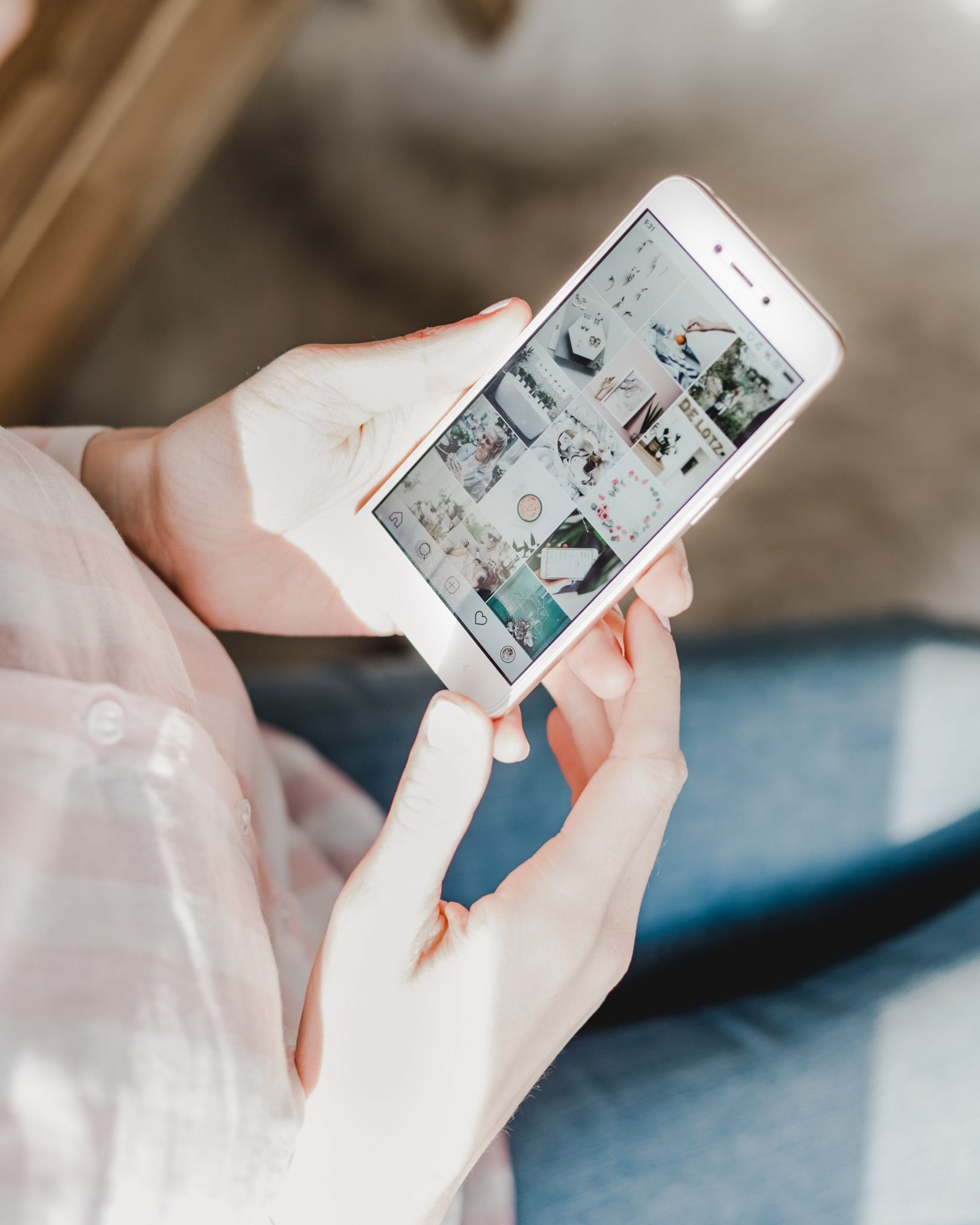 Support Volunteering through Social Media