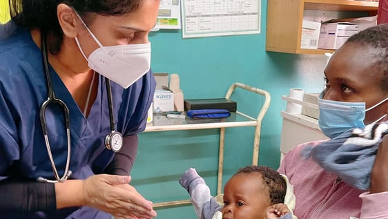 Volunteer in action at our clinic 