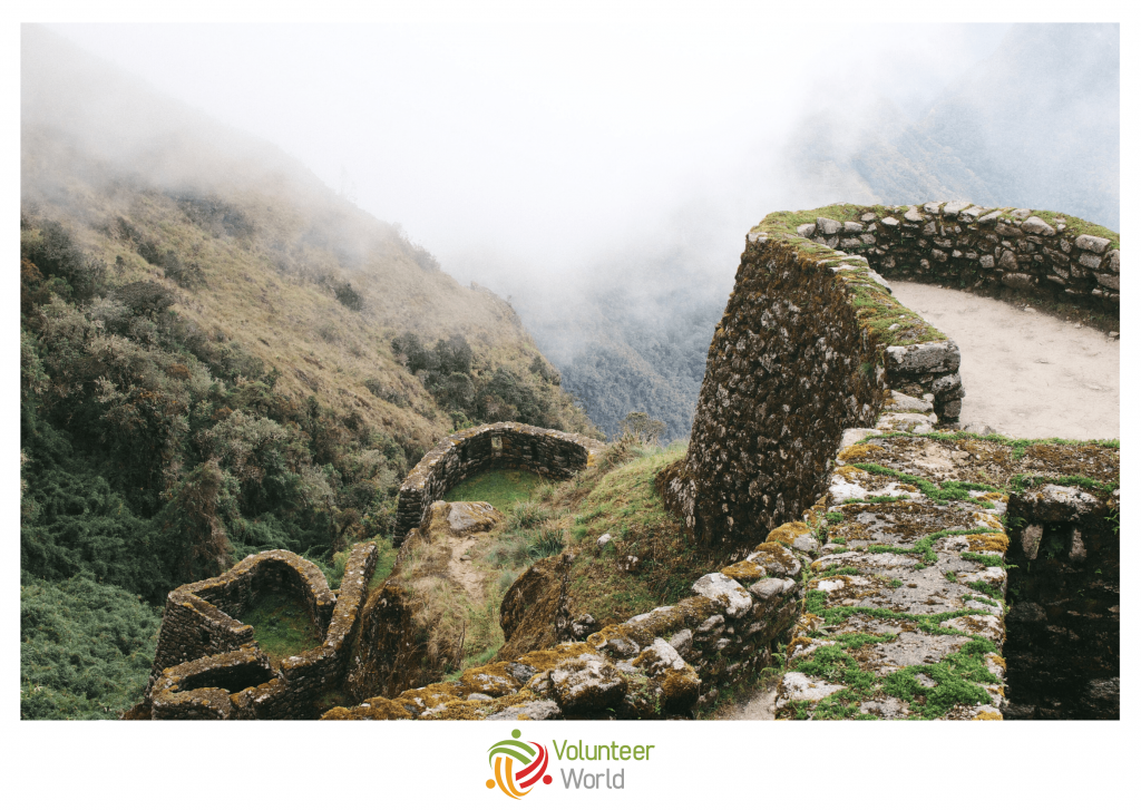 inca ruins on the inca trail