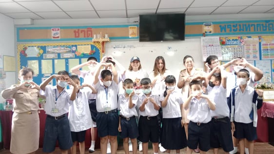 Floating Market + Umbrella Market + Cooking Class + Volunteer to help the local