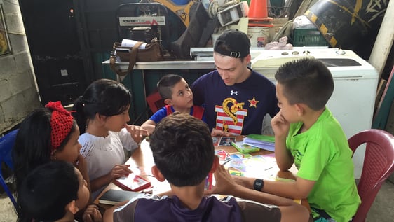 volunteer with kids