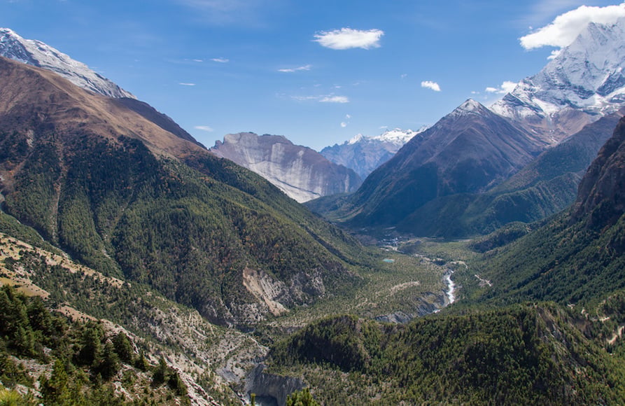 Volunteer in Nepal with the view of Annapurna