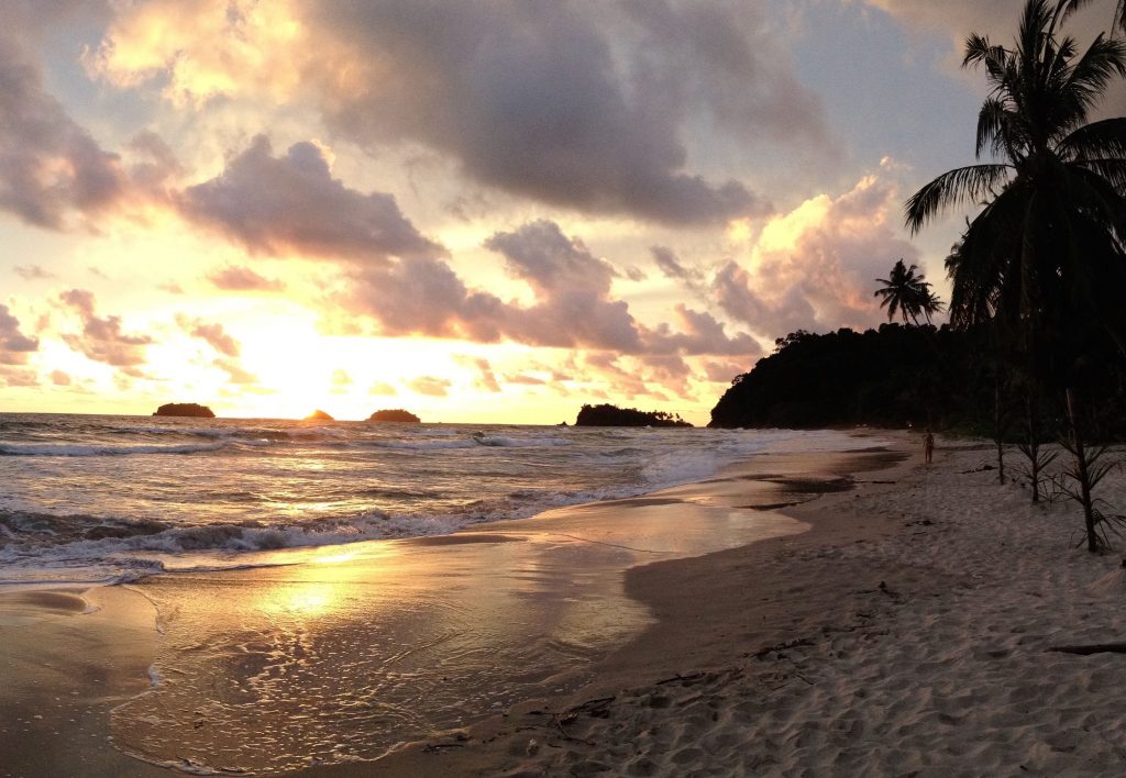 volunteer in thailand beach