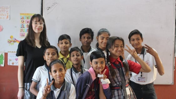Volunteer teaching English in a community school in Jaipur, India