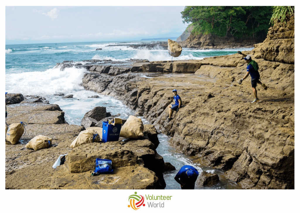 beach cleanup in costa rica