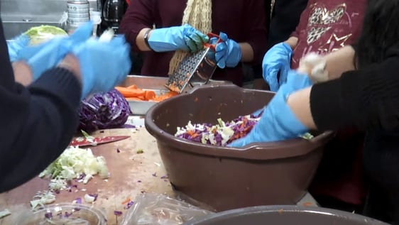 Assist in the kitchen of a Greek Nursing Home!